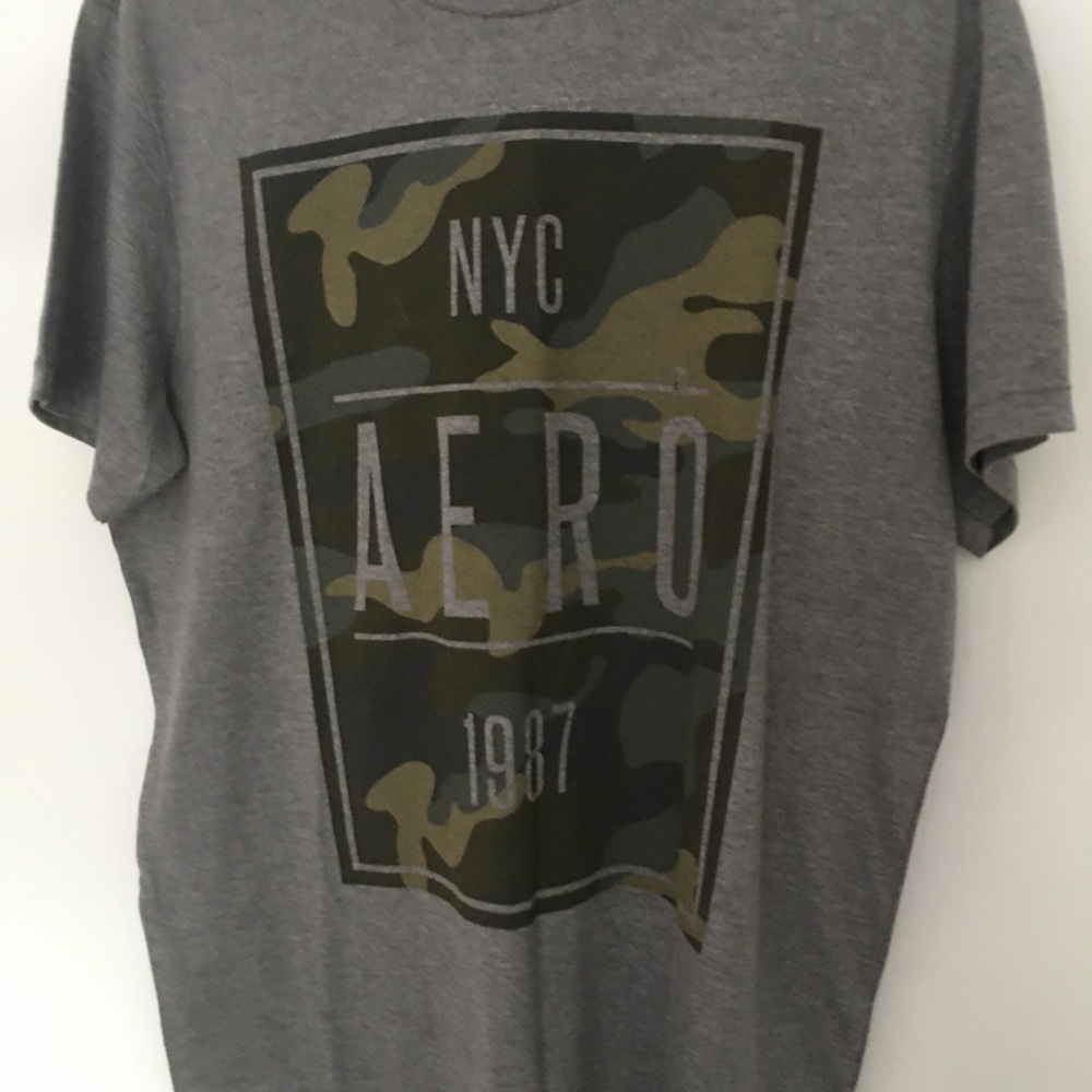 Shortsleeved gray shirt